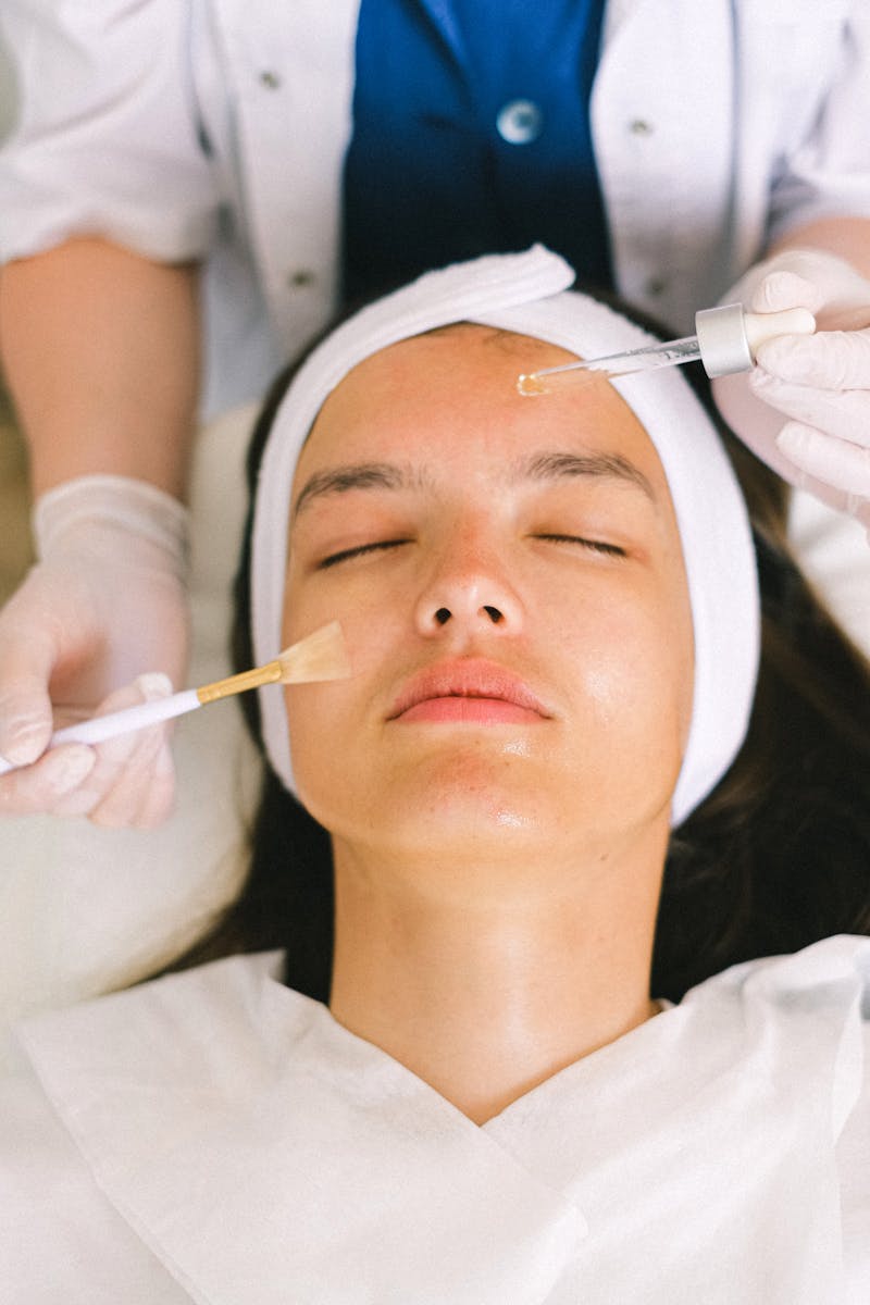 Consulta de armonizacion facial con paciente - Photo by Anna Shvets on Pexels